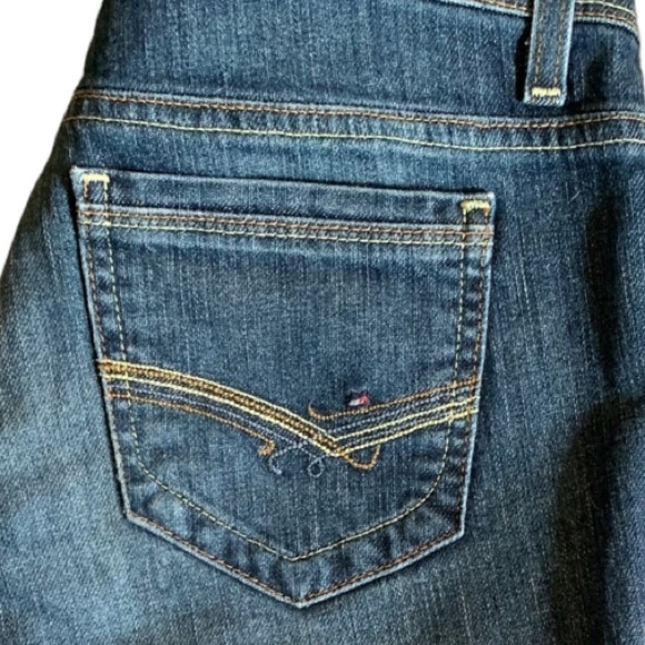 Tommy Hilfiger Jean Shorts Ladies Sz 4 Medium Wash Mid Rise Mid Length Shorts - Picture 7 of 10